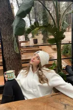 Oversize Sweatshirt with Zipper Detail