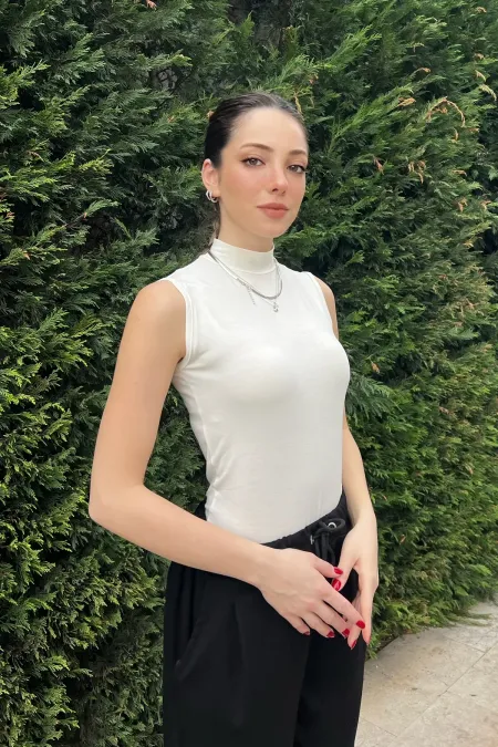 Kolsuz Dik Yaka Body