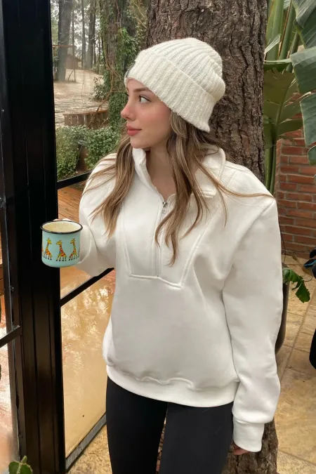 Oversize Sweatshirt with Zipper Detail