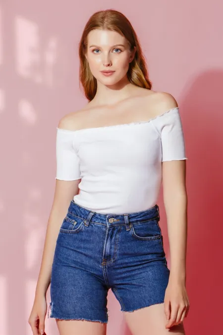 Blouse courte en maille à col Carmen