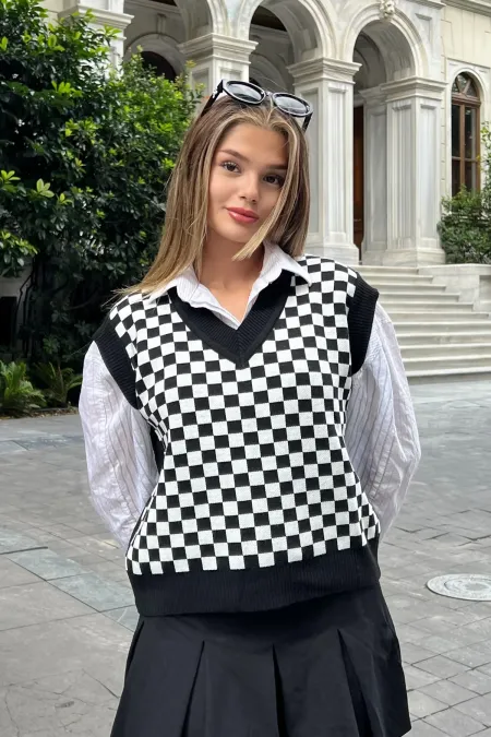 Plaid Pattern V-Neck Sweater