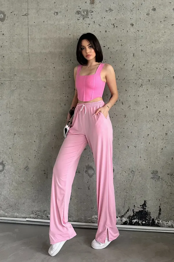 High-Waisted Sweatpants with Slits and Lycra