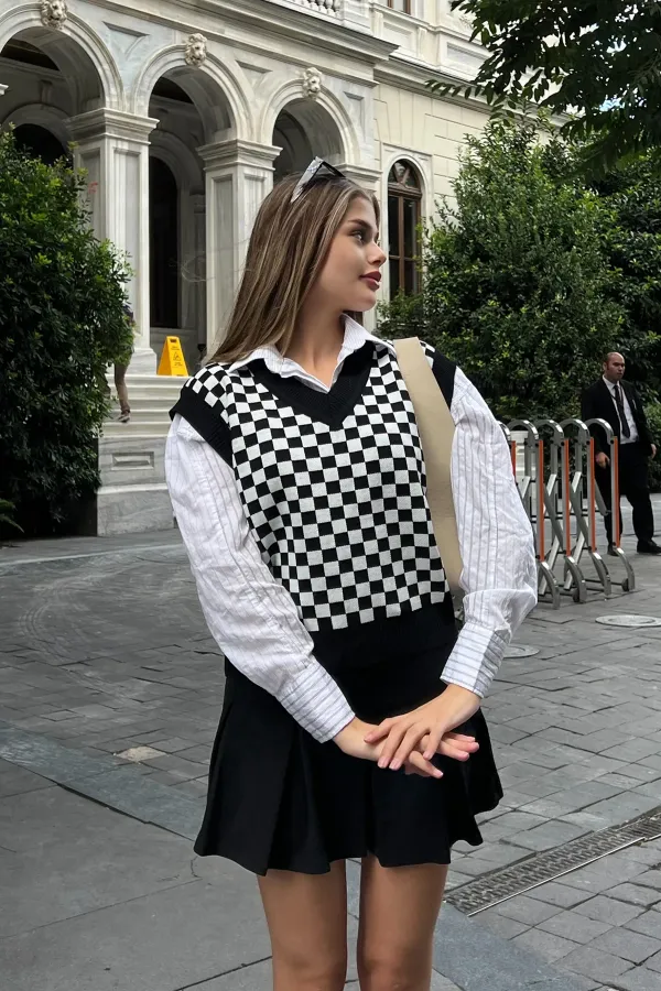 Plaid Pattern V-Neck Sweater