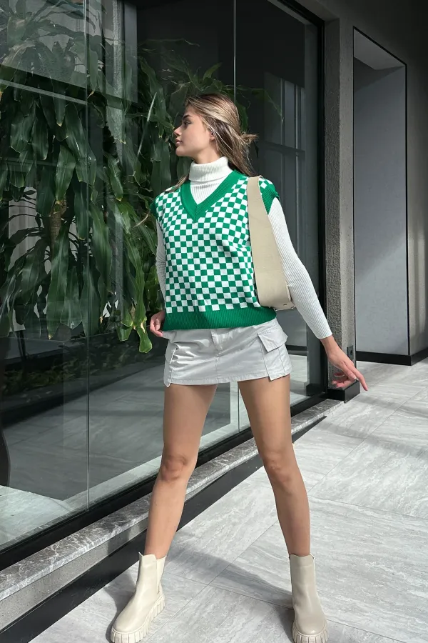 Plaid Pattern V-Neck Sweater