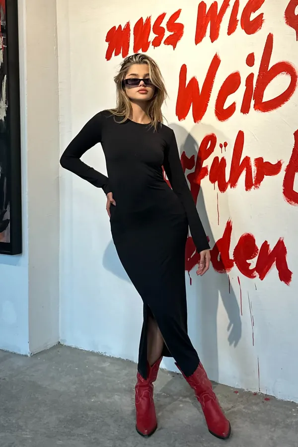 Robe longue à manches longues et fente en tissu doux au toucher