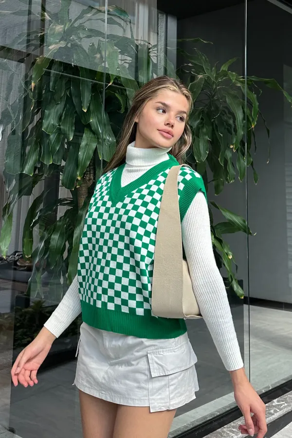 Plaid Pattern V-Neck Sweater