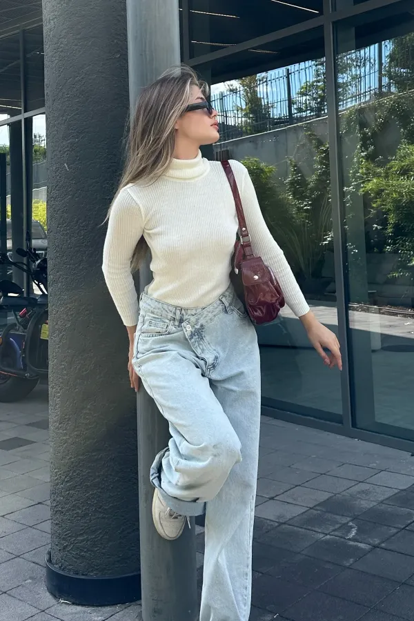 Turtleneck Slim Fit Knitted Blouse