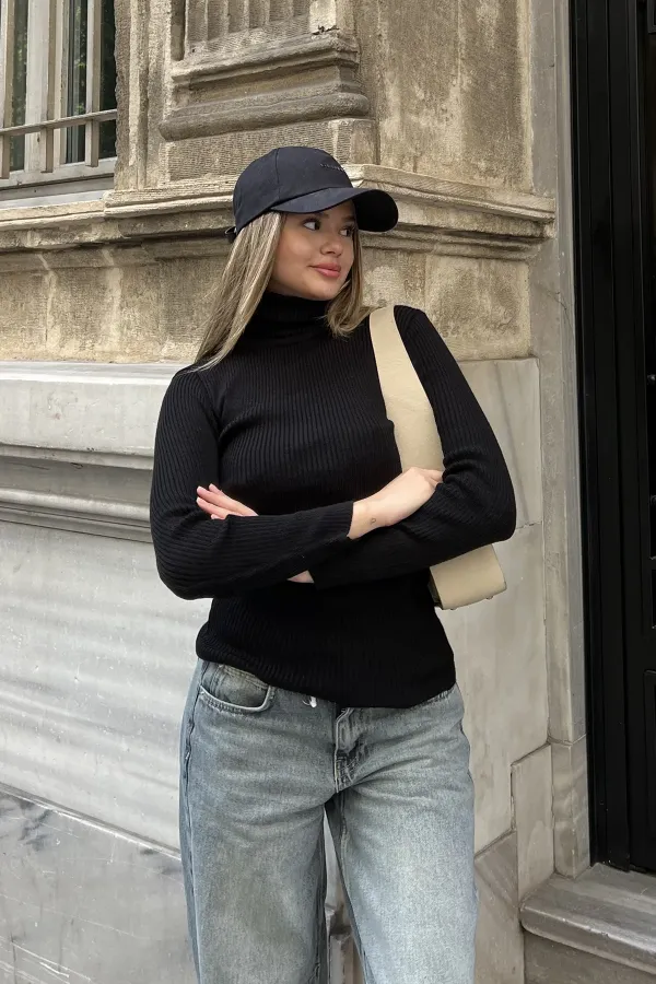 Turtleneck Slim Fit Knitted Blouse