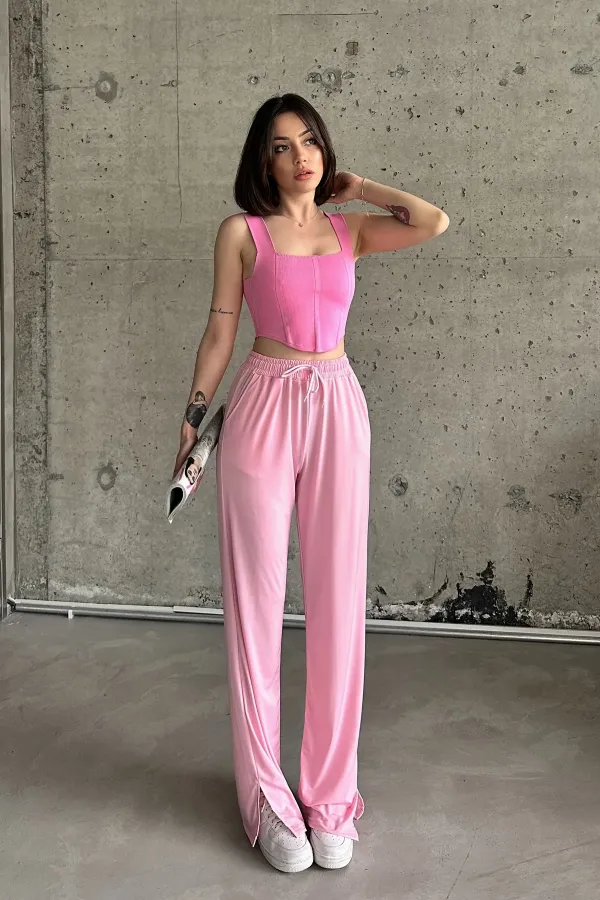 High-Waisted Sweatpants with Slits and Lycra