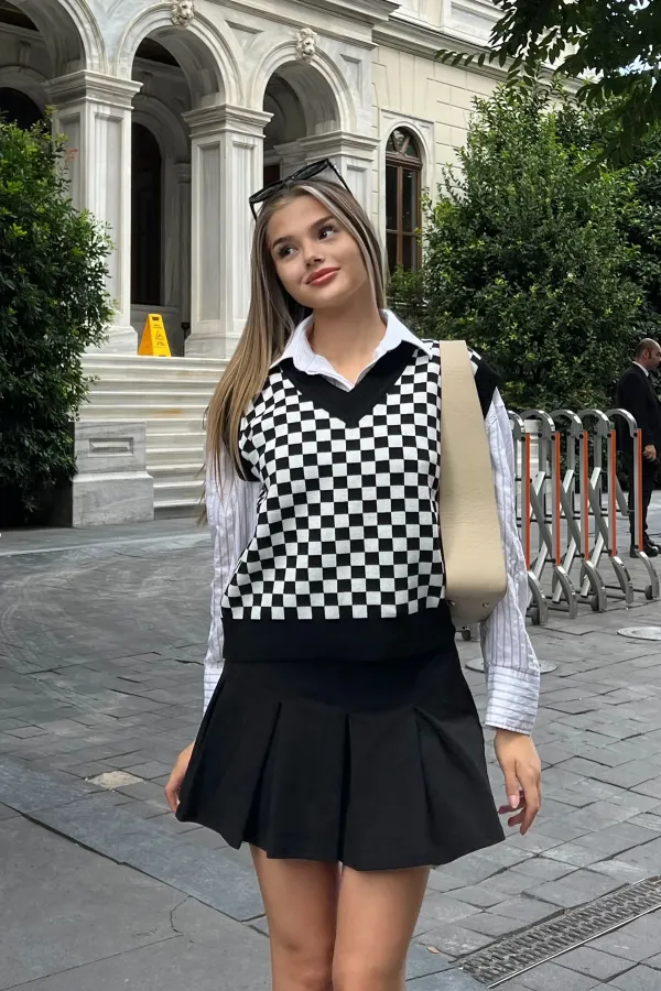 Plaid Pattern V-Neck Sweater