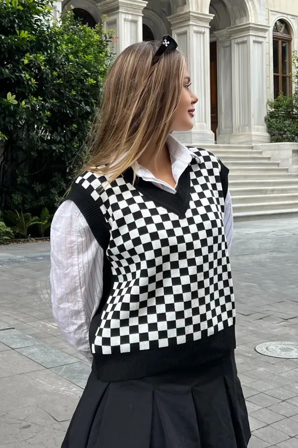 Plaid Pattern V-Neck Sweater