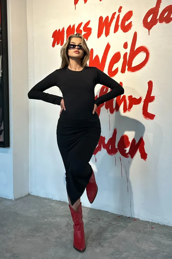 Robe longue à manches longues et fente en tissu doux au toucher