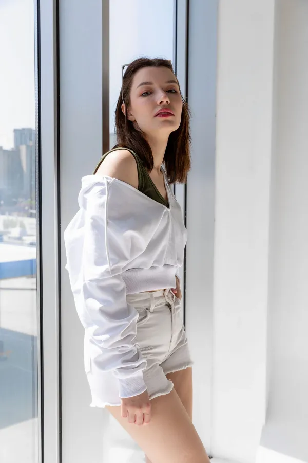 Hooded V-Neck Crop Sweatshirt with Thick Fleece Lining