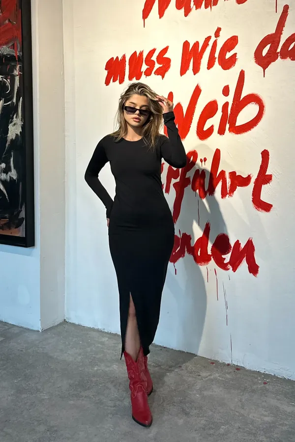 Robe longue à manches longues et fente en tissu doux au toucher