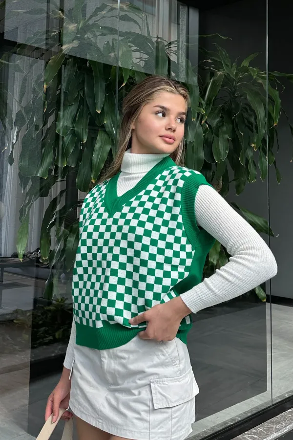 Plaid Pattern V-Neck Sweater