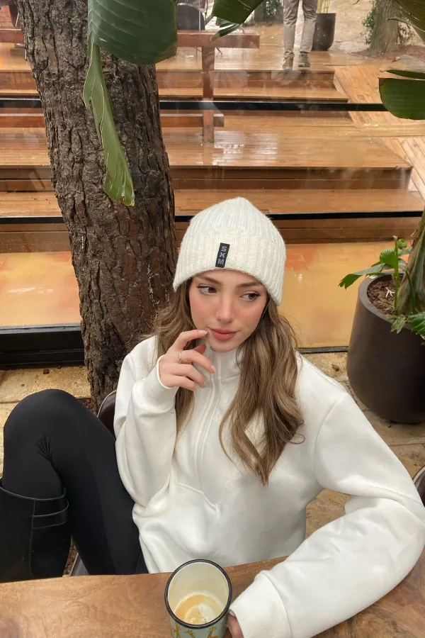 Oversize Sweatshirt with Zipper Detail