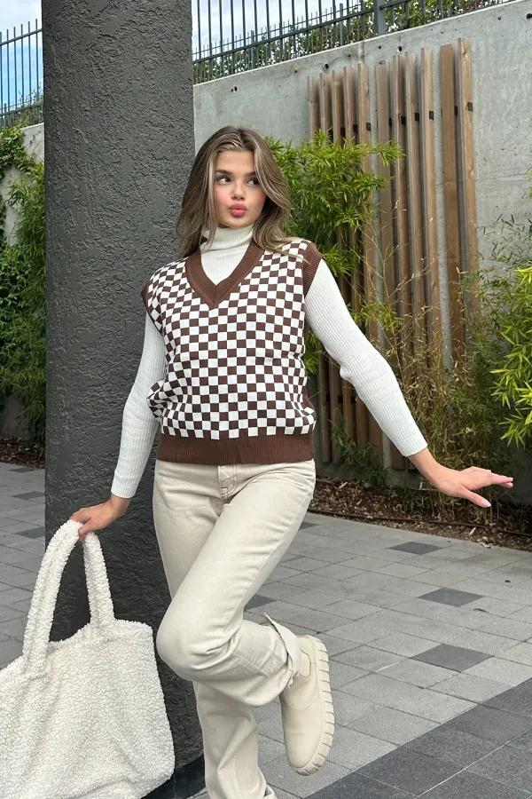 Plaid Pattern V-Neck Sweater