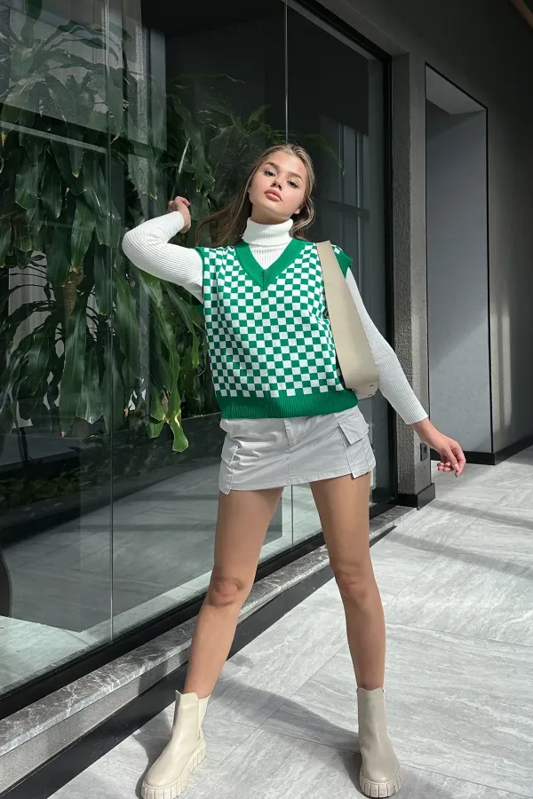 Plaid Pattern V-Neck Sweater