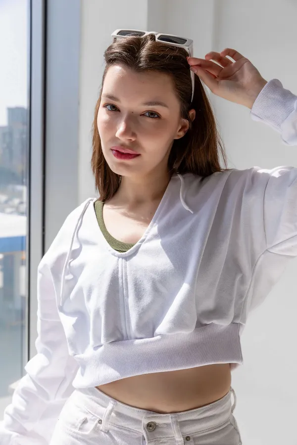 Hooded V-Neck Crop Sweatshirt with Thick Fleece Lining