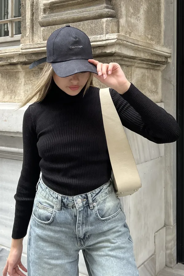 Turtleneck Slim Fit Knitted Blouse