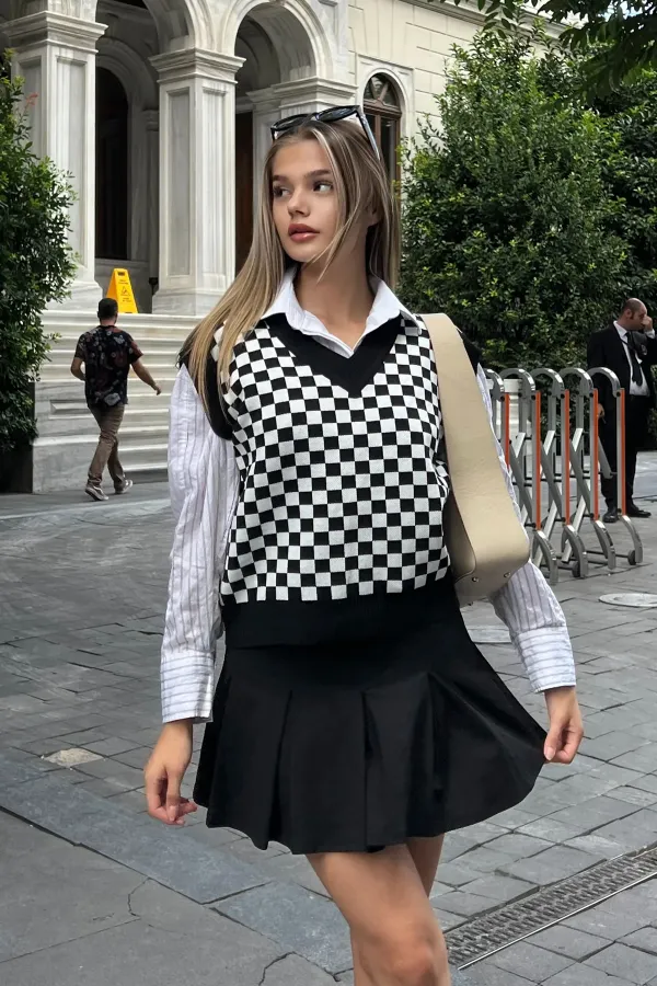 Plaid Pattern V-Neck Sweater