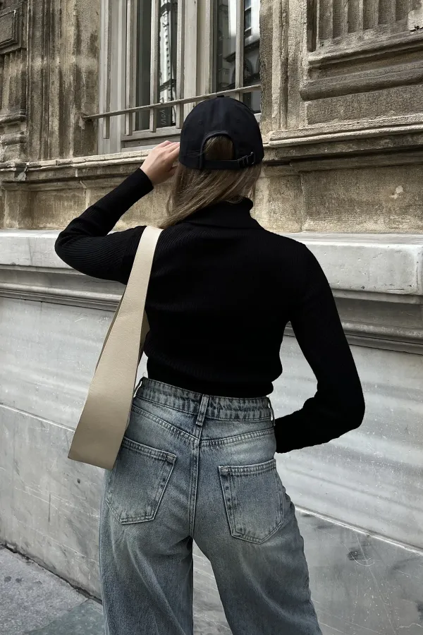 Turtleneck Slim Fit Knitted Blouse