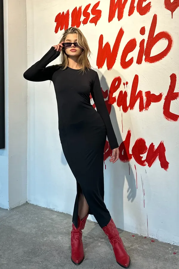 Robe longue à manches longues et fente en tissu doux au toucher