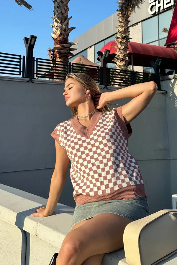 Plaid Pattern V-Neck Sweater