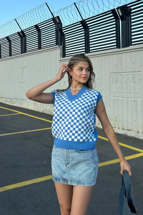 Plaid Pattern V-Neck Sweater