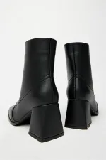 Bottes et bottines noires à talons et bout plat pour femme – Fermeture éclair, style décontracté et élégant