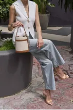 Sac seau en toile beige à main et à bandoulière avec coutures contrastées