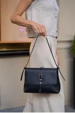 Sac à main et bandoulière noir avec boucle dorée Merry Sac à main et bandoulière noir avec boucle dorée Merry