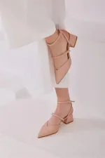 Chaussures à talons et bride arrière avec ceinture en vison