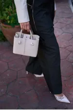 Sac à main et sac à bandoulière crème avec détails en dentelle Sac à main et sac à bandoulière crème avec détails en dentelle