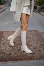 Bottes beiges à talons hauts