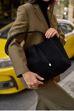 Sac à main et à bandoulière en daim souple avec détails en dentelle et daim noir