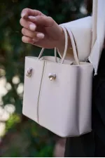 Sac à main et sac à bandoulière crème avec détails en dentelle Sac à main et sac à bandoulière crème avec détails en dentelle