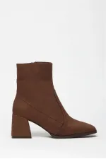 Bottes et bottines à talons plats en daim marron pour femme – Fermeture éclair, style décontracté Bottes et bottines à talons plats en daim marron pour femme – Fermeture éclair, style décontracté