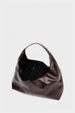Sac à main et bandoulière en cuir verni brillant, cuir verni marron