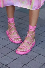 Sandales bouffantes à lacets enveloppées Fuchsia