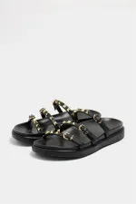 Chaussons tendance noirs avec détails cloutés dorés Chaussons tendance noirs avec détails cloutés dorés
