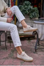 Baskets beiges avec détail logo