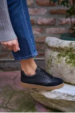 Baskets noires avec logo détaillé Baskets noires avec logo détaillé
