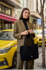 Sac à main et à bandoulière en daim souple avec détails en dentelle et daim noir