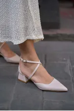Chaussures à talons classiques à brides croisées beiges