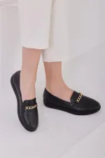 Ballerines noires avec détails en chaîne Ballerines noires avec détails en chaîne