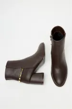 Bottes modernes à talons blocs avec clous dorés marron - Élégantes Bottes modernes à talons blocs avec clous dorés marron - Élégantes