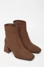 Bottes et bottines à talons plats en daim marron pour femme – Fermeture éclair, style décontracté Bottes et bottines à talons plats en daim marron pour femme – Fermeture éclair, style décontracté