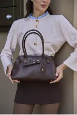 Sac rétro avec accessoires dorés, sac à main et sac à bandoulière, marron
