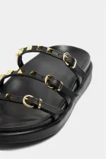 Chaussons tendance noirs avec détails cloutés dorés Chaussons tendance noirs avec détails cloutés dorés